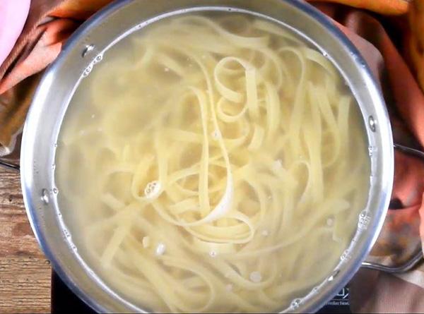 Creamy Steak & Spinach Fettuccine - Step 1